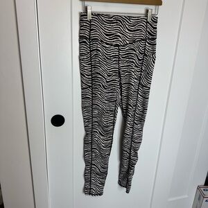 J McLaughlin Active Leggings Black White Zebra Print Pocket Mid Rise Size Small
